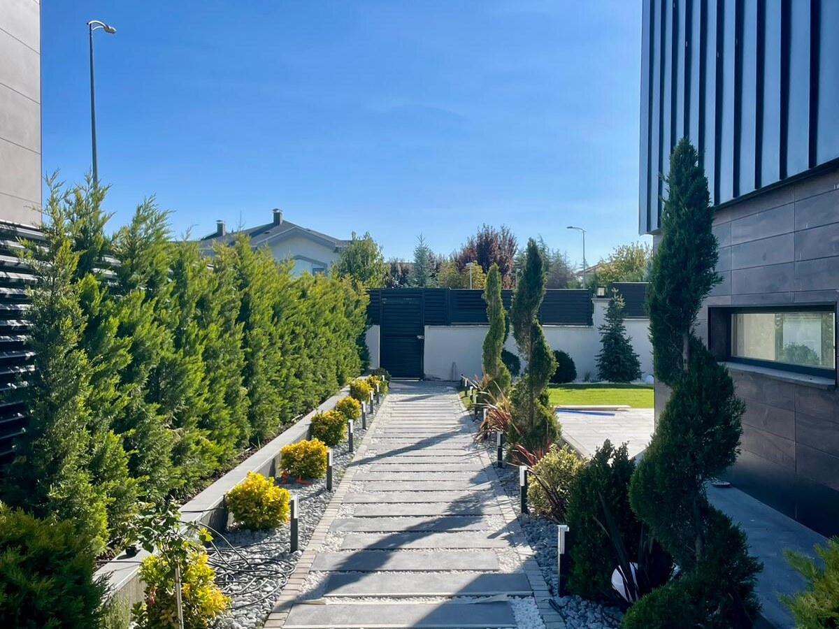 Villa Girişi ve Yürüyüş Yolu — Eksen Peyzaj uygulaması